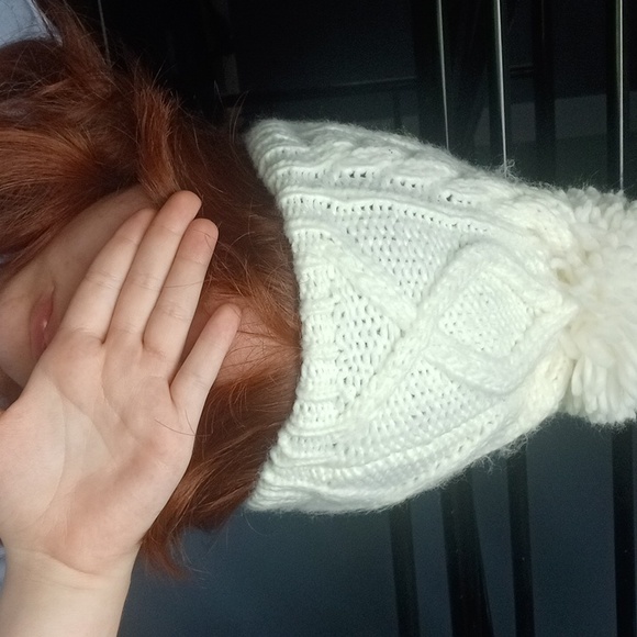 Hat and scarf - Picture 4 of 6